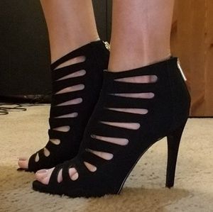 Dollhouse Black Gladiator stiletto heels 6.5 but Fit size 7.